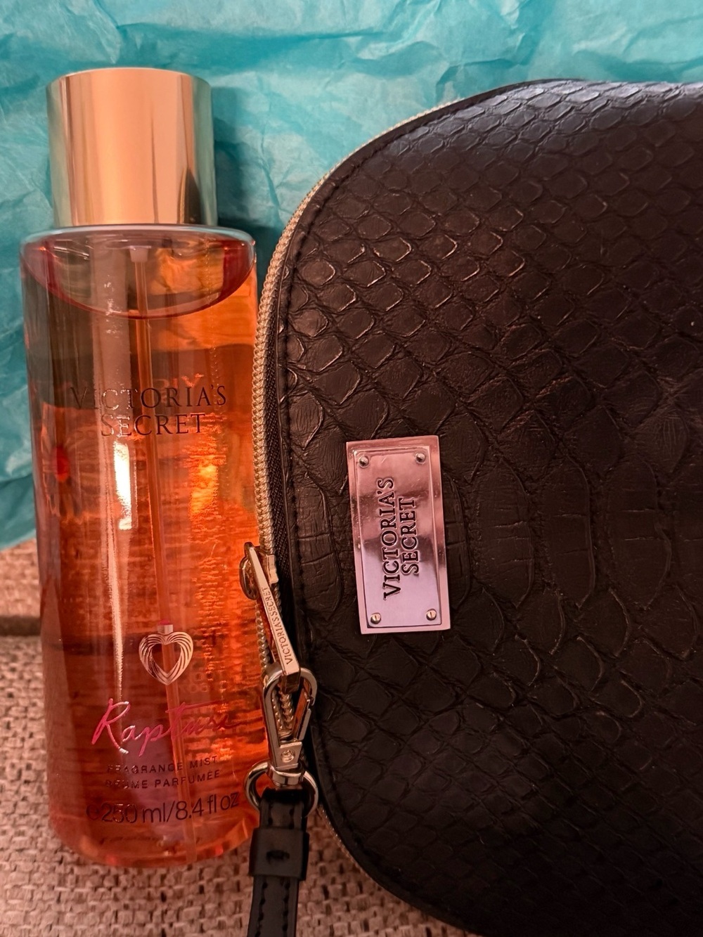 🍂🍁NEW 🍂🍁Victoria's Secret RAPTURE SPRAY Black Quilted Cosmetic Bag - Picture 2 of 4